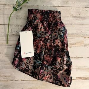 NWT Lululemon Track That Mid-Rise Lined Short 5"